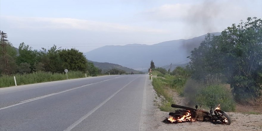 Ödemiş'te yol kenarında yanar halde bir motosiklet bulundu