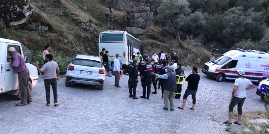 Aydın'da işçileri taşıyan midibüs kaza yaptı: 14 yaralı