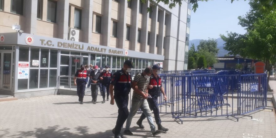 Denizli'de döviz satma bahanesiyle 200 bin lira dolandıran 4 zanlı tutuklandı