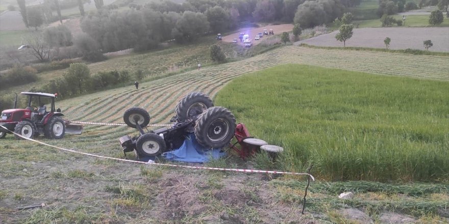 Manisa'da traktör devrildi: 1 ölü