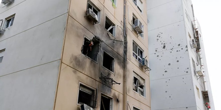 İsrail, Gazze'de sivillere ait binayı vurdu: Ölü sayısı 25'e yükseldi
