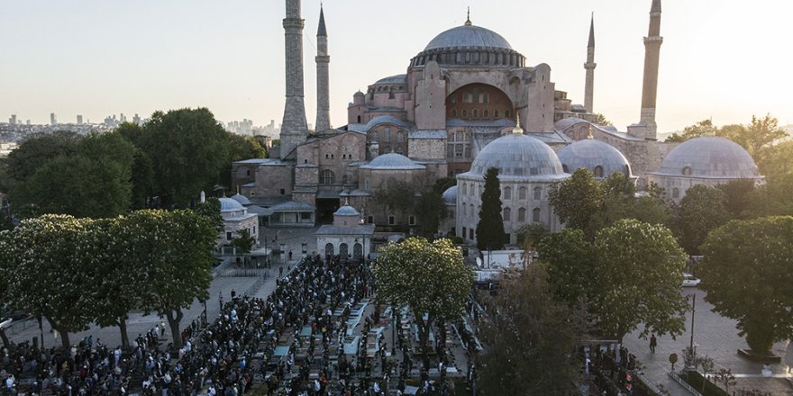 Ayasofya Camii'nde 87 yıl sonra ilk kez Ramazan Bayramı namazı kılındı