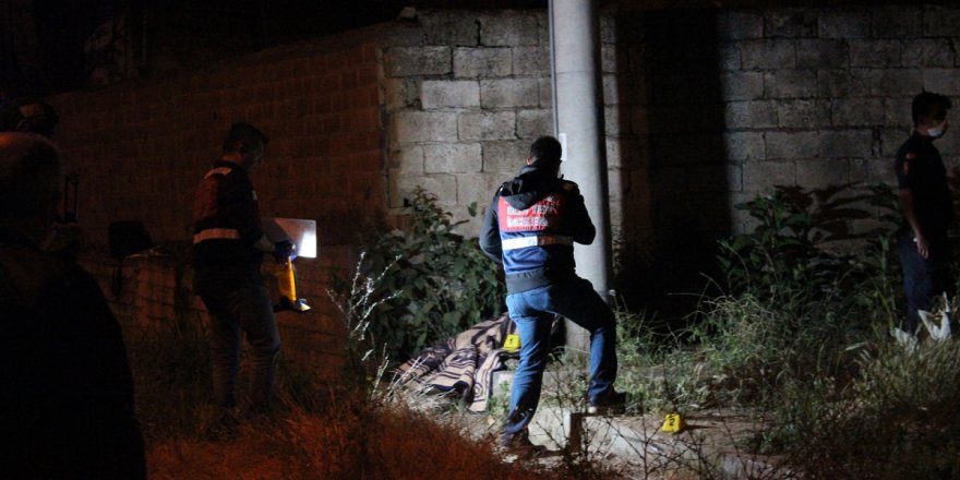 İzmir'de beton duvara çarpan motosikletteki 1 kişi öldü, 1 kişi yaralandı