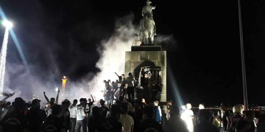 İzmir Kordon’da Beşiktaş kutlaması