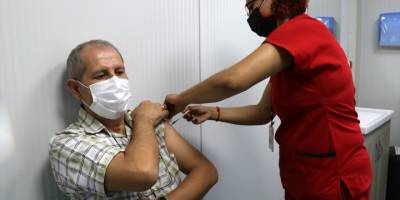 İzmir'deki hastanelerde BioNTech aşı uygulama merkezi sayısı artırıldı