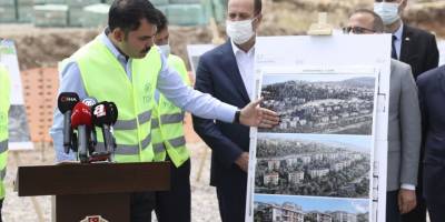 Çevre ve Şehircilik Bakanı Kurum, İzmir'de depremzedeler için yapılan konutlarda incelemelerde bulundu