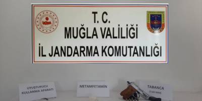 Bodrum'da yol kontrolünde araçlarında uyuşturucu bulunan 2 şüpheli yakalandı