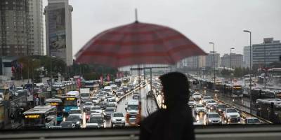 İstanbul'da sarı alarm: Kent genelinde şiddetli yağış etkili oluyor