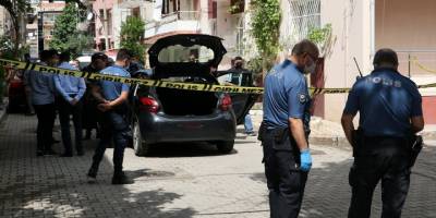 İzmir'de otomobilin içindeki iki kişi silahla yaralandı