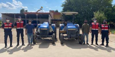 Manisa'da çalıntı traktörler bulunarak sahiplerine teslim edildi