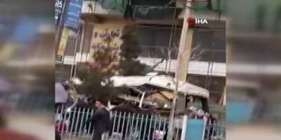 Afganistan'da minibüsün geçişi sırasında mayın patladı