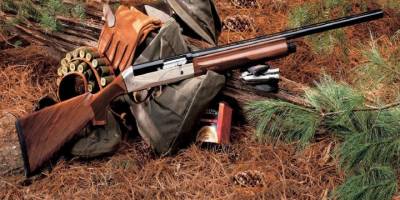 Eve erkek arkadaşıyla dönen ve evlendiklerini söyleyen kayıp kızını tüfekle vurdu