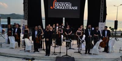 Amfi tiyatroda klasik müzik akşamı