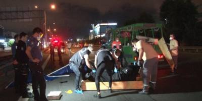 Bahçelievler'de yolun karşısına geçmeye çalışırken ezilen yaya feci şekilde can verdi