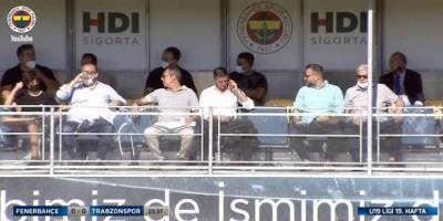 Ali Koç, Sırp menajer ile birlikte maçı takip ediyor