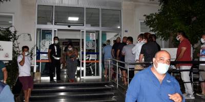 Bodrum'da Kovid-19 aşısı olmak isteyen vatandaşlar hastanede yoğunluğa neden oldu