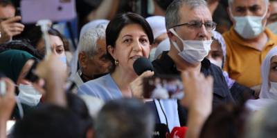 HDP Eş Genel Başkanı Buldan, silahlı saldırının gerçekleştiği partisinin İzmir İl Başkanlığında inceleme yaptı