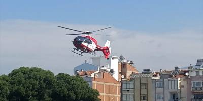 İzmir'de hava ambulansı ayağı tarım makinesine sıkışan çiftçi için havalandı