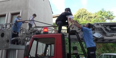 5 katlı apartmanda yangın paniği: 1’i bebek, 3’ü çocuk 12 kişi böyle kurtarıldı