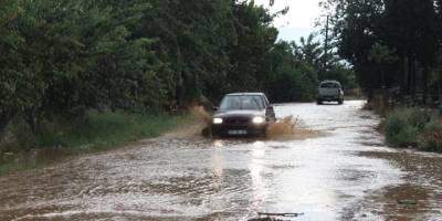 Ödemiş'te sağanak hayatı olumsuz etkiledi