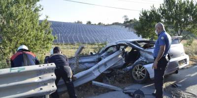 Kuşadası'nda otomobil bariyerlere çarptı: 1 ölü, 1 yaralı