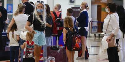 Rusya'dan ilk turist kafilesi Antalya'ya geldi