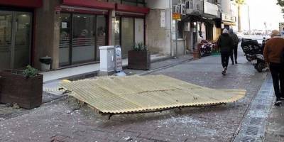 İzmir’deki fırtına dehşeti: Sitenin kamelyası havaya uçtu