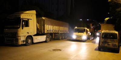 Uşak'ta park halindeki tıra çarpan motosiklet sürücüsü hayatını kaybetti