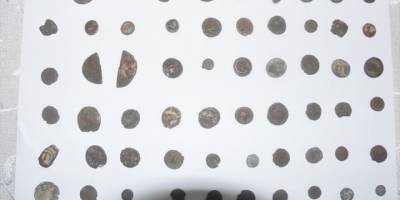 Manisa'da 104 sikke ele geçirildi, 3 kişi yakalandı