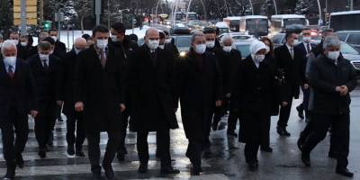 Bakan Akar ile Bakan Soylu TBMM'den yürüyerek ayrıldı