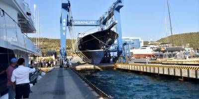 Bodrum'da 3 milyon avroluk lüks yat denize indirildi