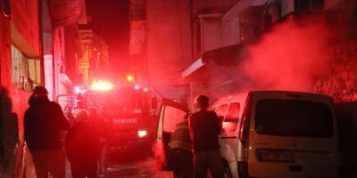 İzmir'de çıkan yangında 2 araç ve 1 iş yerinde hasar oluştu