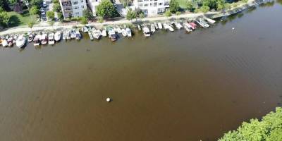 Küçükçekmece'de Menekşe Deresi'nin rengi kırmızıya büründü