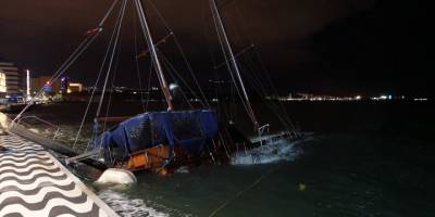 İzmir'de kuvvetli rüzgar etkili oluyor