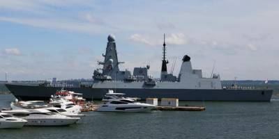 İngiliz savaş gemisinin, Kırım açıklarından geçiş planını içeren gizli belgeler bir otobüs durağında bulundu