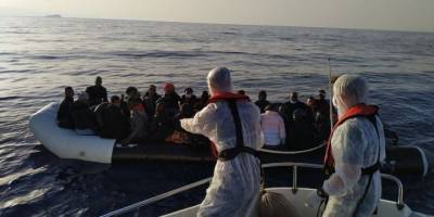 Ege Denizi'nde yardım bekleyen 51 düzensiz göçmeni Türk Sahil Güvenliği kurtardı