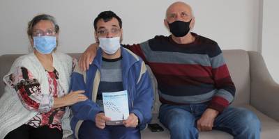 Engelli Hüseyin kaybetmediği umudunu kitap sayfalarına döktü