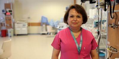 Koronavirüsle savaşını 222 gün sonra kazanan Züleyha hemşire işine döndü