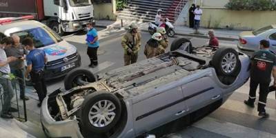 Ataşehir'de içinde sürücüsünün olmadığı otomobil takla attı