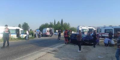 Tarım işçilerini taşıyan minibüsle otomobil çarpıştı: 2 kişi öldü, 9 kişi yaralandı