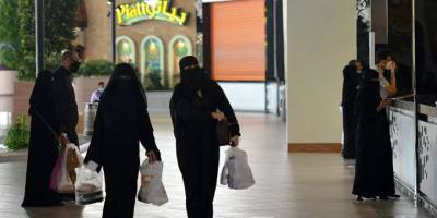 Suudi Arabistan: Artık namaz vakitlerinde dükkanlar kapatılmayacak, ticari faaliyetler devam edecek