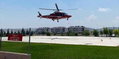 Afyonkarahisar'da üzerine sıcak su dökülen bebek, ambulans helikopterle Eskişehir'e sevk edildi
