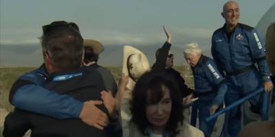 Milyarder iş insanı Jeff Bezos'un uzay yolculuğu gerçekleşti