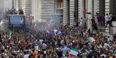 EURO 2020 şampiyonluk kutlamalarının ardından Roma'da koronavirüs vakaları 5 kat arttı