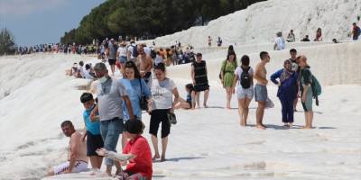 Pamukkale'de bayram yoğunluğu yaşanıyor