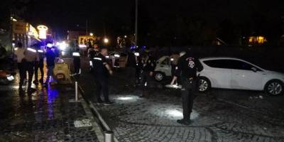 Kavgayı ayırmaya çalıştı, silahla vuruldu