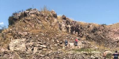 Manisa'da kaçak kazı yaparken suçüstü yakalanan kişiler gözaltına alındı