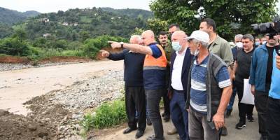 Bakan Adil Karaismailoğlu Arhavi'de incelemelerini sürdürdü