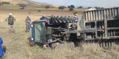 Afyonkarahisar'da devrilen traktörün sürücüsü öldü