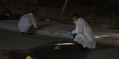 Düğün salonu önünde bıçaklı saldırı: 2 yaralı